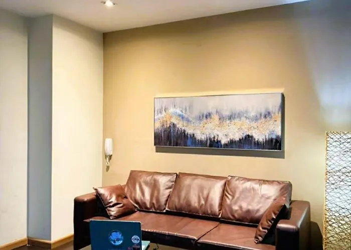Hostel The Gramercy Residences - 2 Bedroom Penthouse With Balcony