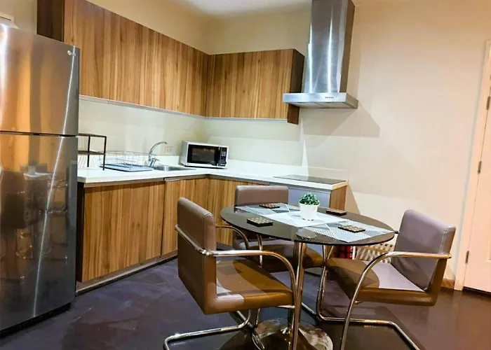 The Gramercy Residences - 2 Bedroom Penthouse With Balcony Hostel