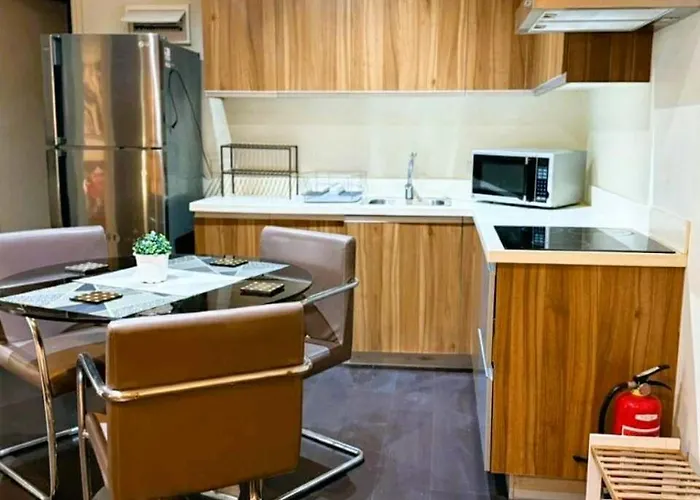 The Gramercy Residences - 2 Bedroom Penthouse With Balcony Hostel
